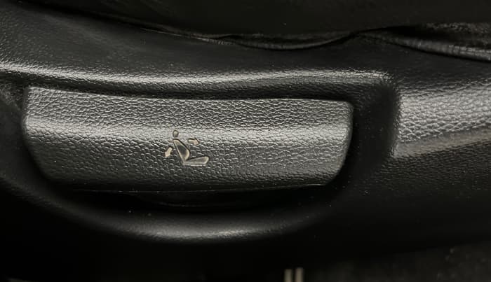 2017 Hyundai Xcent E, Petrol, Manual, 94,858 km, Driver Side Adjustment Panel