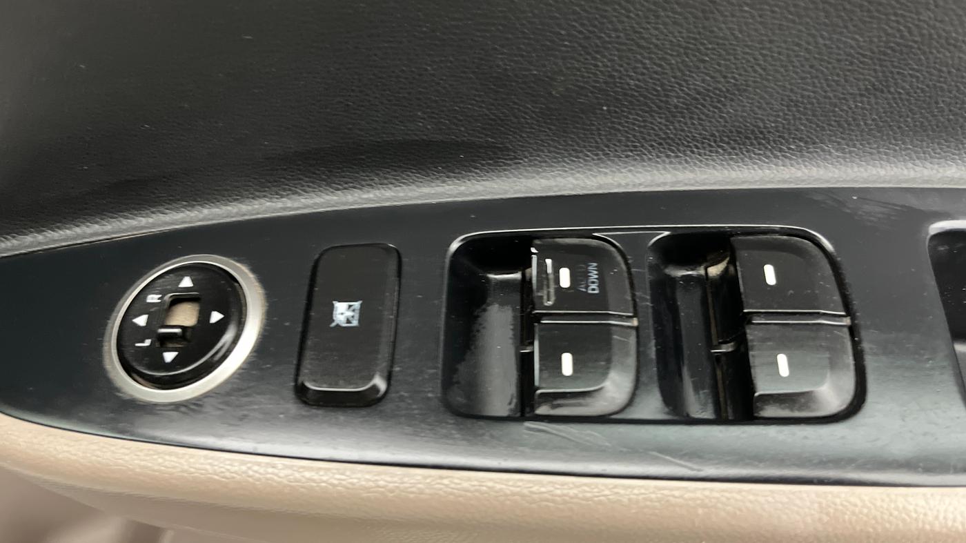 2017 Hyundai Xcent E, Petrol, Manual, 94,812 km, Driver Side Door Panels Control