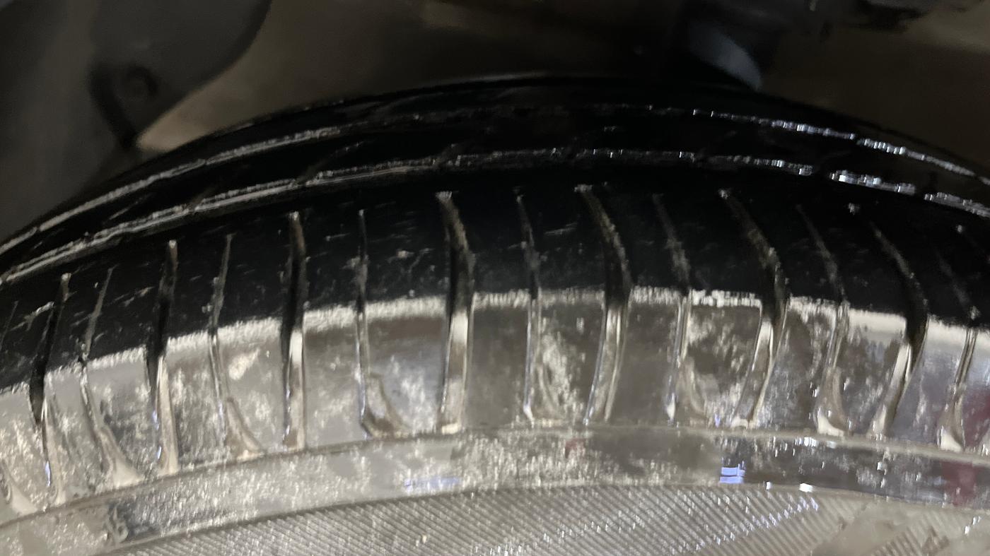 2017 Hyundai Xcent E, Petrol, Manual, 94,812 km, Left Front Tyre Tread