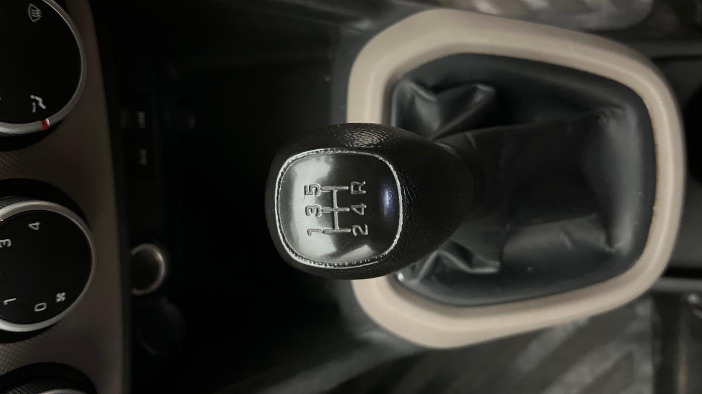 2017 Hyundai Xcent E, Petrol, Manual, 94,812 km, Gear Lever