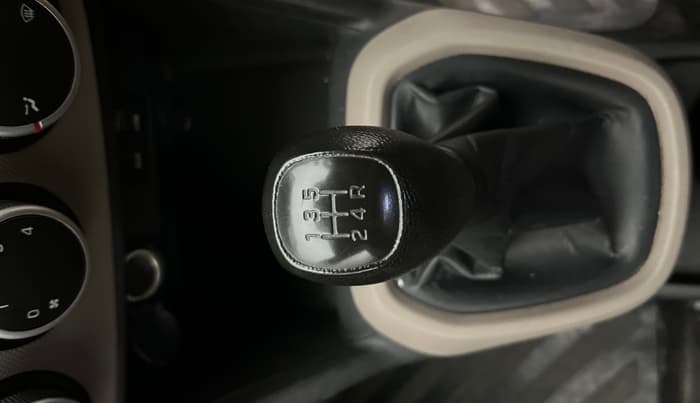 2017 Hyundai Xcent E, Petrol, Manual, 94,858 km, Gear Lever