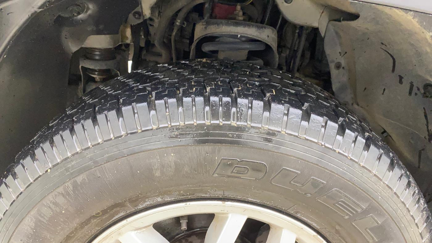 2016 Mahindra TUV300 T8, Diesel, Manual, 1,24,479 km, Left Front Tyre Tread