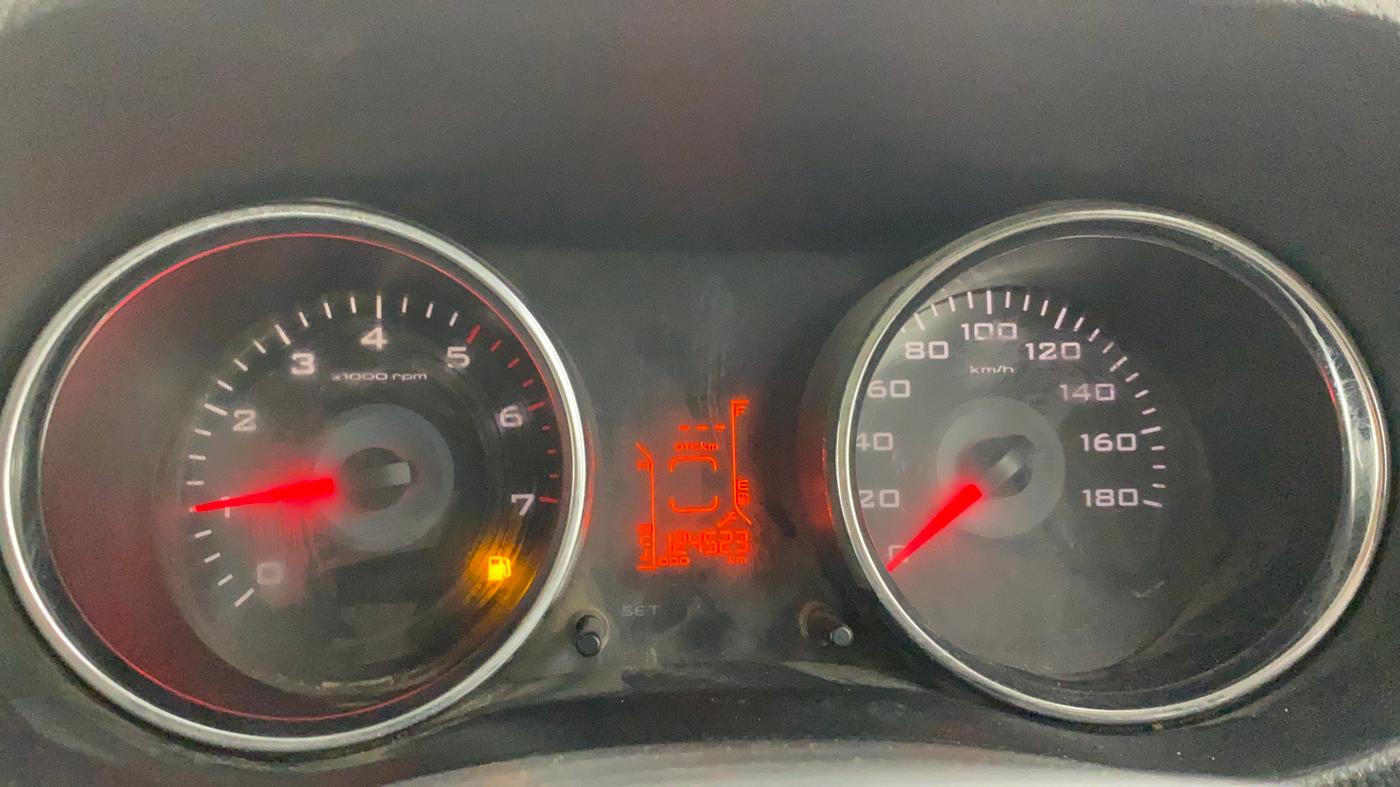 2016 Mahindra TUV300 T8, Diesel, Manual, 1,24,479 km, Odometer Image
