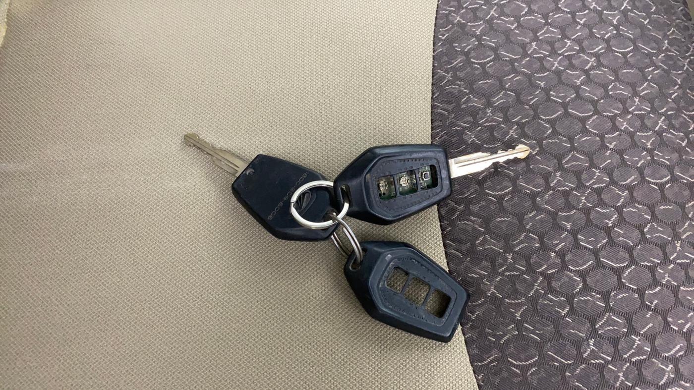 2016 Mahindra TUV300 T8, Diesel, Manual, 1,24,479 km, Key Close Up