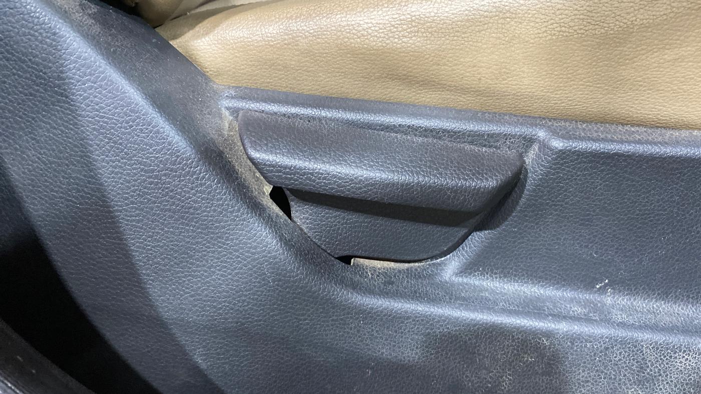 2016 Hyundai Eon D-LITE+, Petrol, Manual, 28,497 km, Driver Side Adjustment Panel