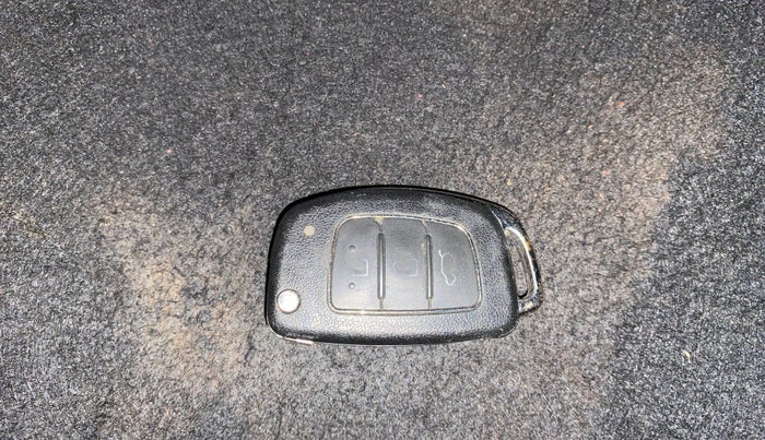 2016 Hyundai Xcent SX 1.2, Petrol, Manual, 78,511 km, Key Close Up