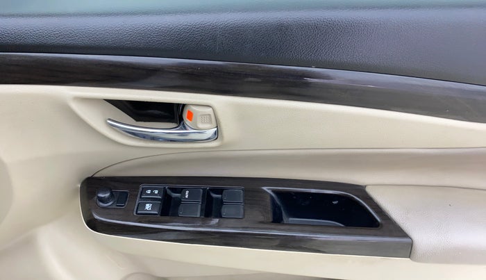 2017 Maruti Ciaz ALPHA  AT 1.4  PETROL, Petrol, Automatic, 1,21,500 km, Driver Side Door Panels Control