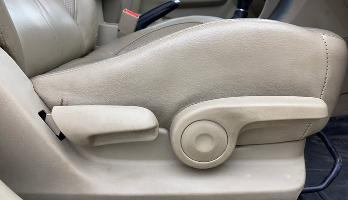 2017 Maruti Ciaz ALPHA  AT 1.4  PETROL, Petrol, Automatic, 1,21,500 km, Driver Side Adjustment Panel