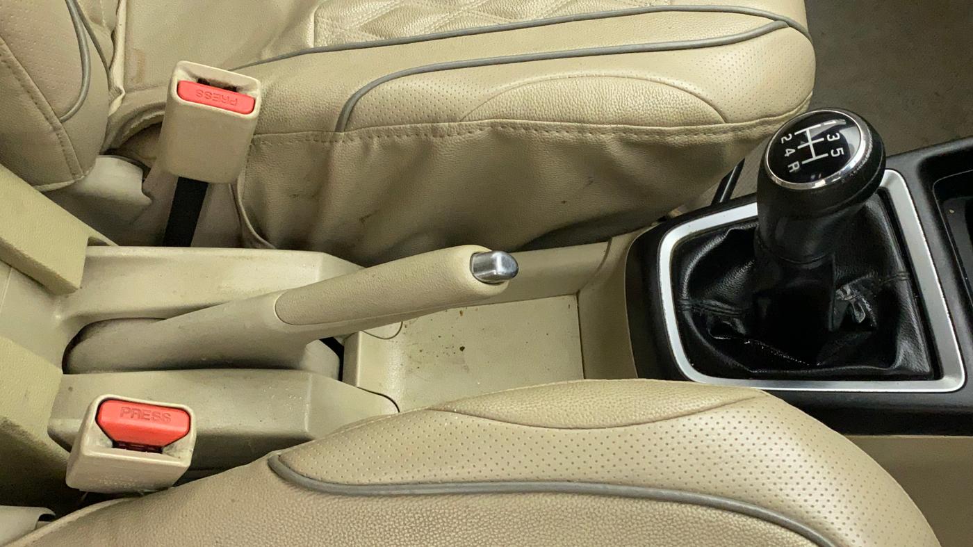 2017 Maruti Dzire VXI, Petrol, Manual, 73,410 km, Gear Lever