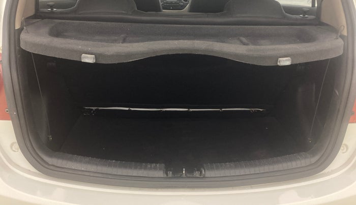 2015 Hyundai Grand i10 SPORTZ 1.2 KAPPA VTVT, Petrol, Manual, 94,261 km, Boot Inside