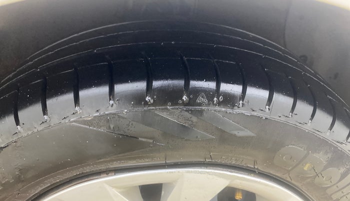 2015 Hyundai Grand i10 SPORTZ 1.2 KAPPA VTVT, Petrol, Manual, 94,261 km, Right Front Tyre Tread