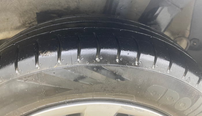 2015 Hyundai Grand i10 SPORTZ 1.2 KAPPA VTVT, Petrol, Manual, 94,261 km, Left Rear Tyre Tread