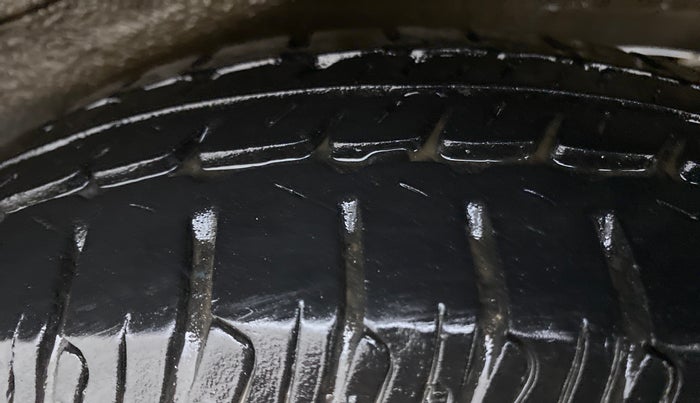 2017 Maruti Wagon R 1.0 LXI CNG, CNG, Manual, 25,668 km, Left Rear Tyre Tread