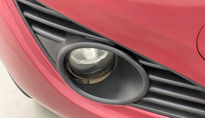 2014 Maruti Ritz ZDI, Diesel, Manual, 91,045 km, Right fog light - Minor damage