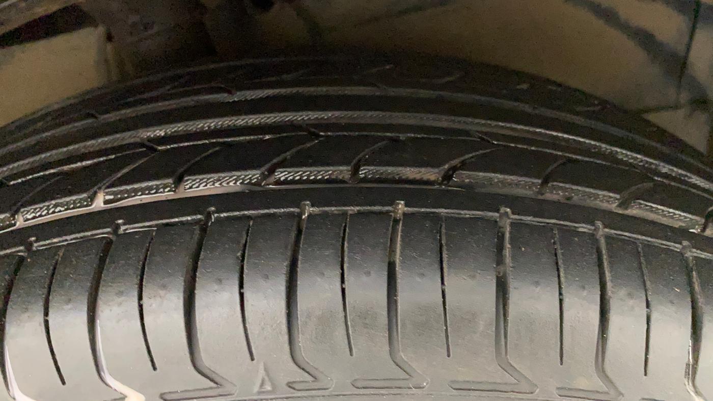 2014 Maruti Ritz ZDI, Diesel, Manual, 91,045 km, Right Front Tyre Tread