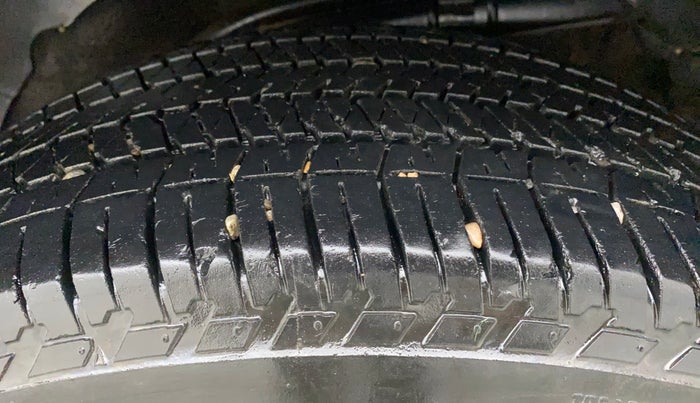 2019 Mahindra XUV500 W7, Diesel, Manual, 25,899 km, Left Rear Tyre Tread