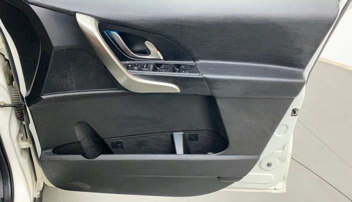 2019 Mahindra XUV500 W7, Diesel, Manual, 25,899 km, Driver Side Door Panels Control