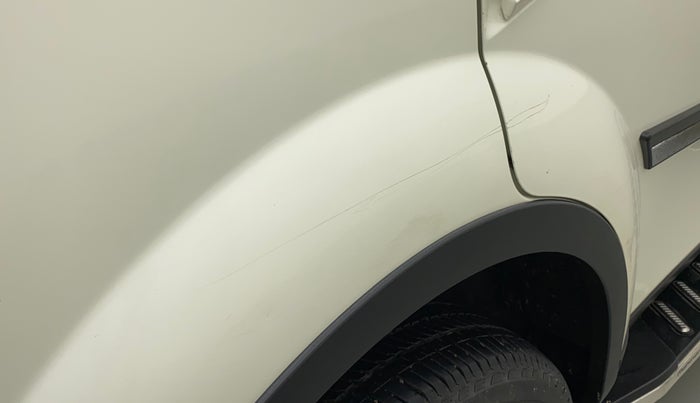 2019 Mahindra XUV500 W7, Diesel, Manual, 25,899 km, Right quarter panel - Minor scratches