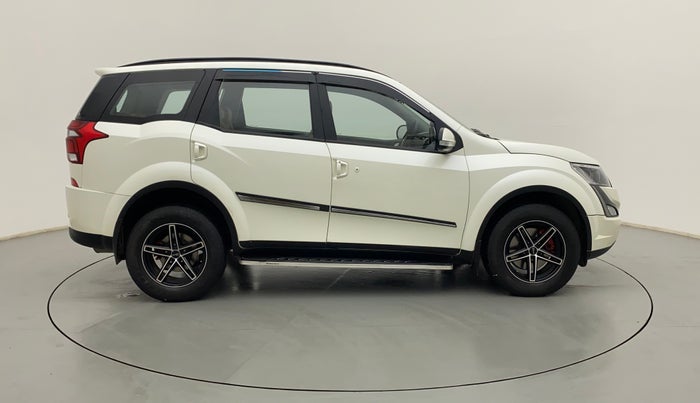 2019 Mahindra XUV500 W7, Diesel, Manual, 25,899 km, Right Side View