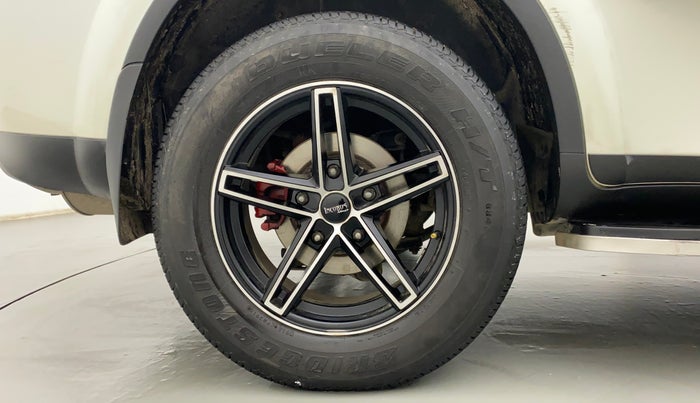 2019 Mahindra XUV500 W7, Diesel, Manual, 25,899 km, Right Rear Wheel