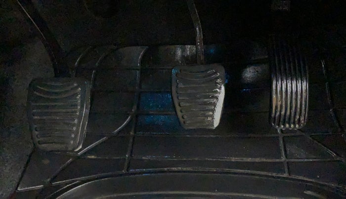 2019 Mahindra XUV500 W7, Diesel, Manual, 25,899 km, Pedals