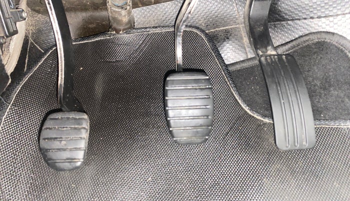 2014 Nissan Terrano XL D PLUS, Diesel, Manual, 1,47,366 km, Pedals