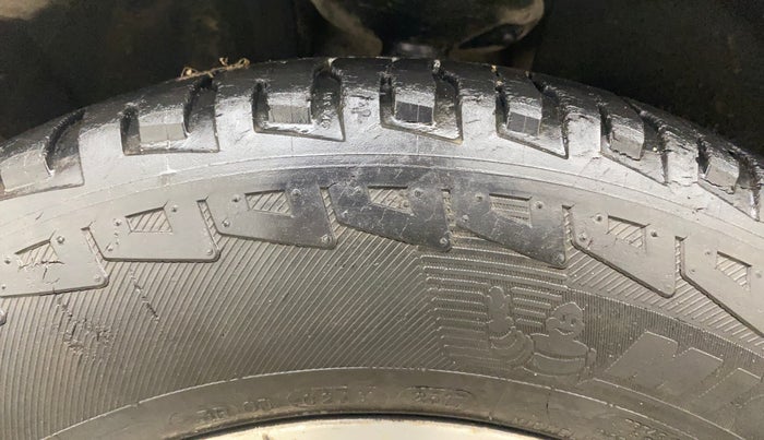 2014 Nissan Terrano XL D PLUS, Diesel, Manual, 1,47,366 km, Left Front Tyre Tread