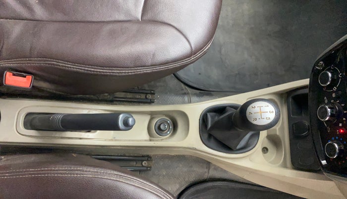 2014 Nissan Terrano XL D PLUS, Diesel, Manual, 1,47,366 km, Gear Lever