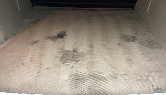 2014 Nissan Terrano XL D PLUS, Diesel, Manual, 1,47,366 km, Boot Inside