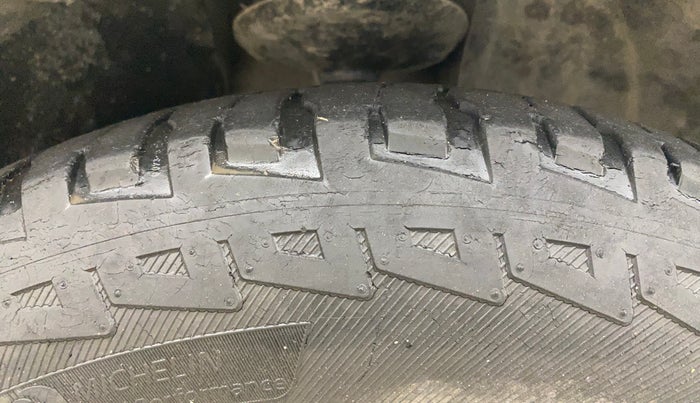 2014 Nissan Terrano XL D PLUS, Diesel, Manual, 1,47,366 km, Right Front Tyre Tread