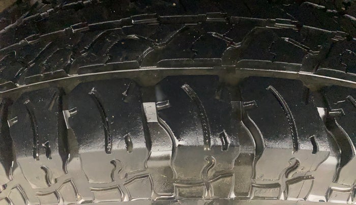 2021 Mahindra Thar LX  P 4WD AT CONVERTIBLE, Petrol, Automatic, 19,052 km, Right Rear Tyre Tread