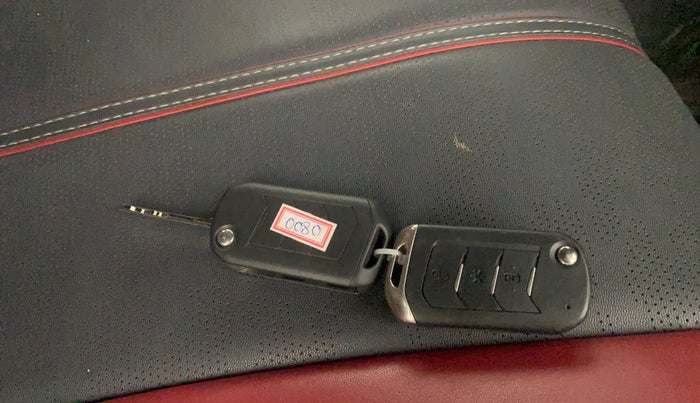 2021 Mahindra Thar LX  P 4WD AT CONVERTIBLE, Petrol, Automatic, 19,052 km, Key Close Up