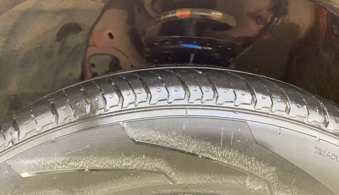2017 Hyundai Elite i20 ASTA 1.2 (O), CNG, Manual, 69,727 km, Left Front Tyre Tread