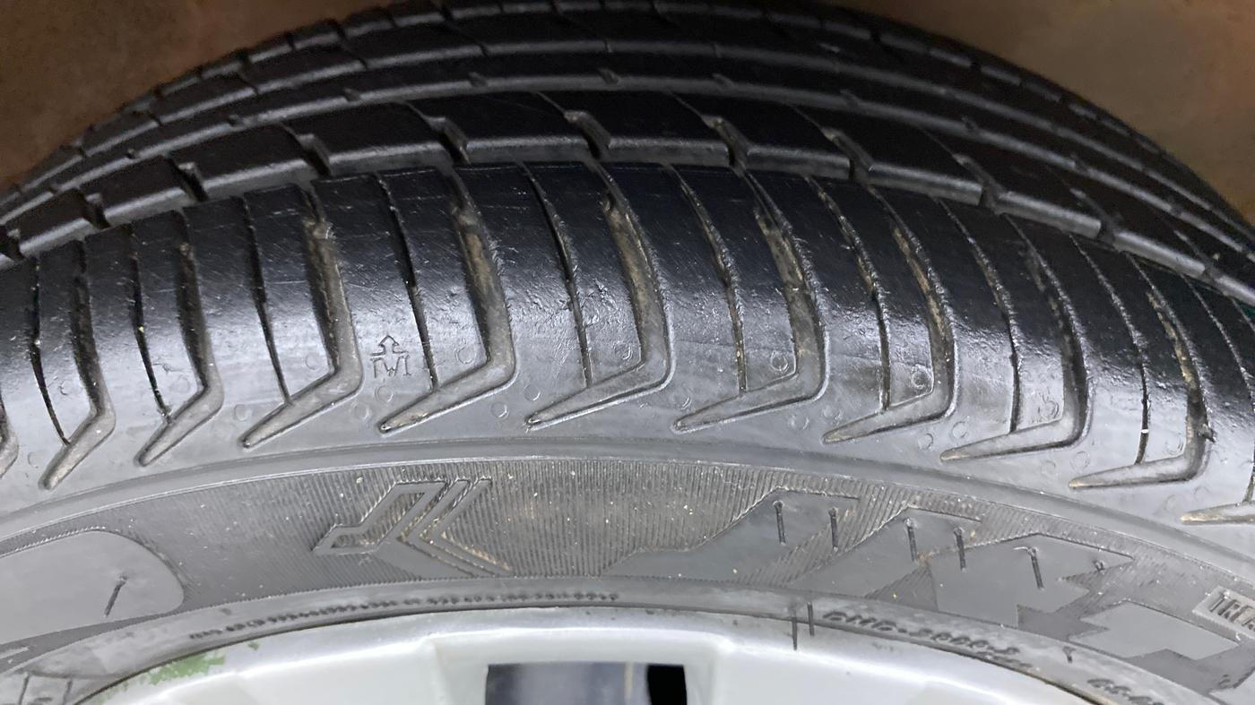 2014 Maruti Alto K10 VXI P, Petrol, Manual, 64,603 km, Right Front Tyre Tread