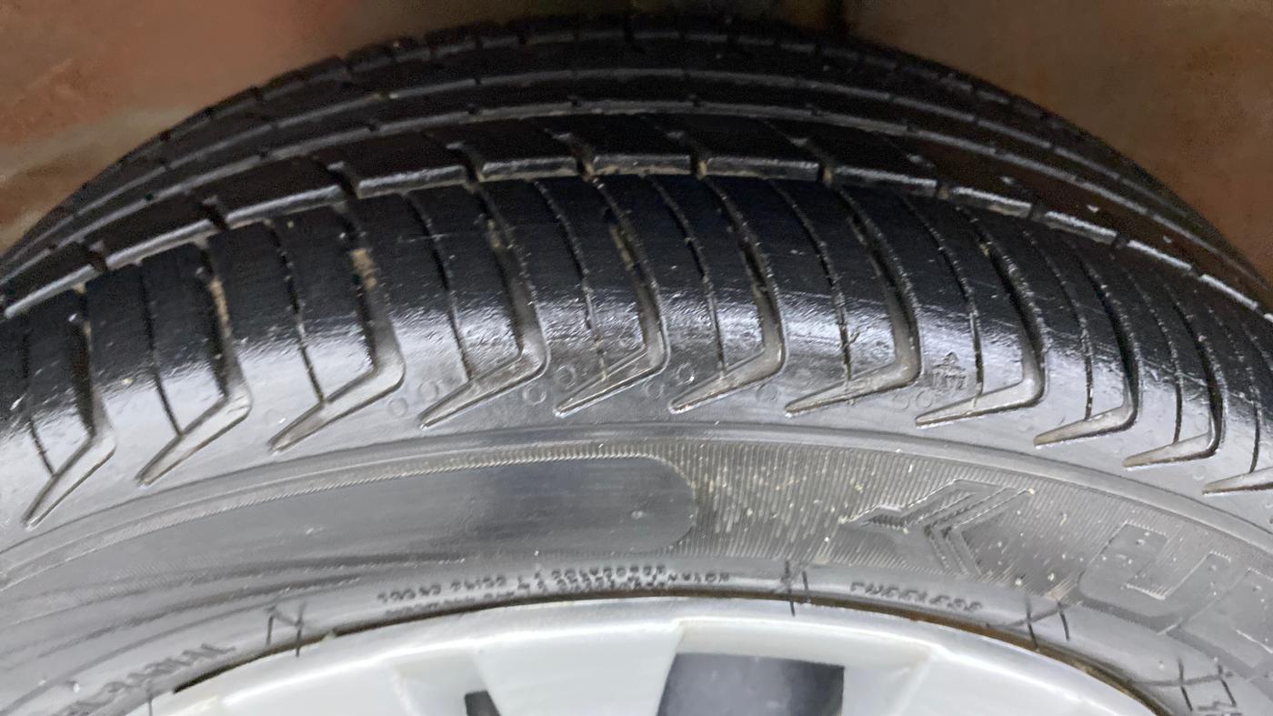 2014 Maruti Alto K10 VXI P, Petrol, Manual, 64,603 km, Left Front Tyre Tread