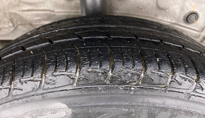 2011 Toyota Etios G, Petrol, Manual, 23,051 km, Right Rear Tyre Tread