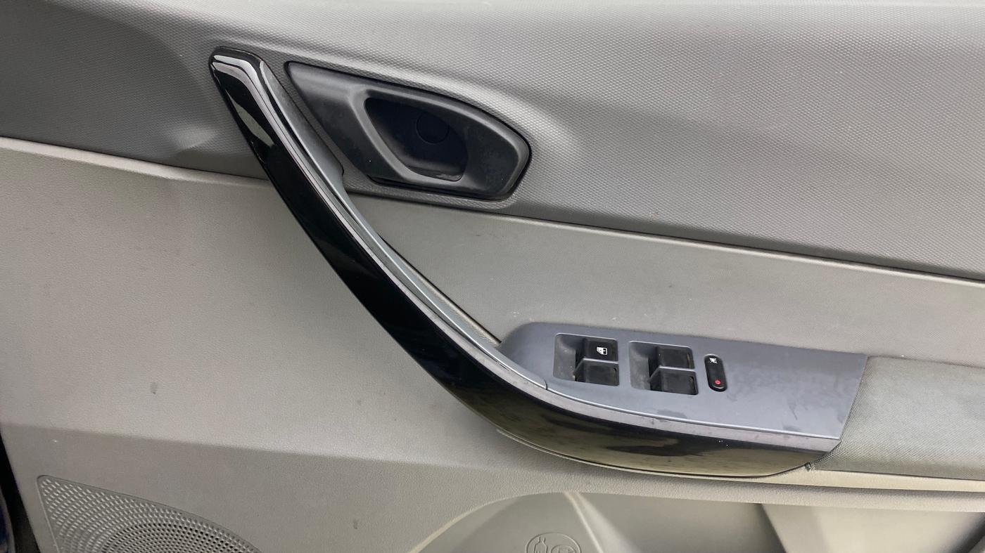 2020 Tata TIGOR XZ PETROL, CNG, Manual, 72,235 km, Driver Side Door Panels Control