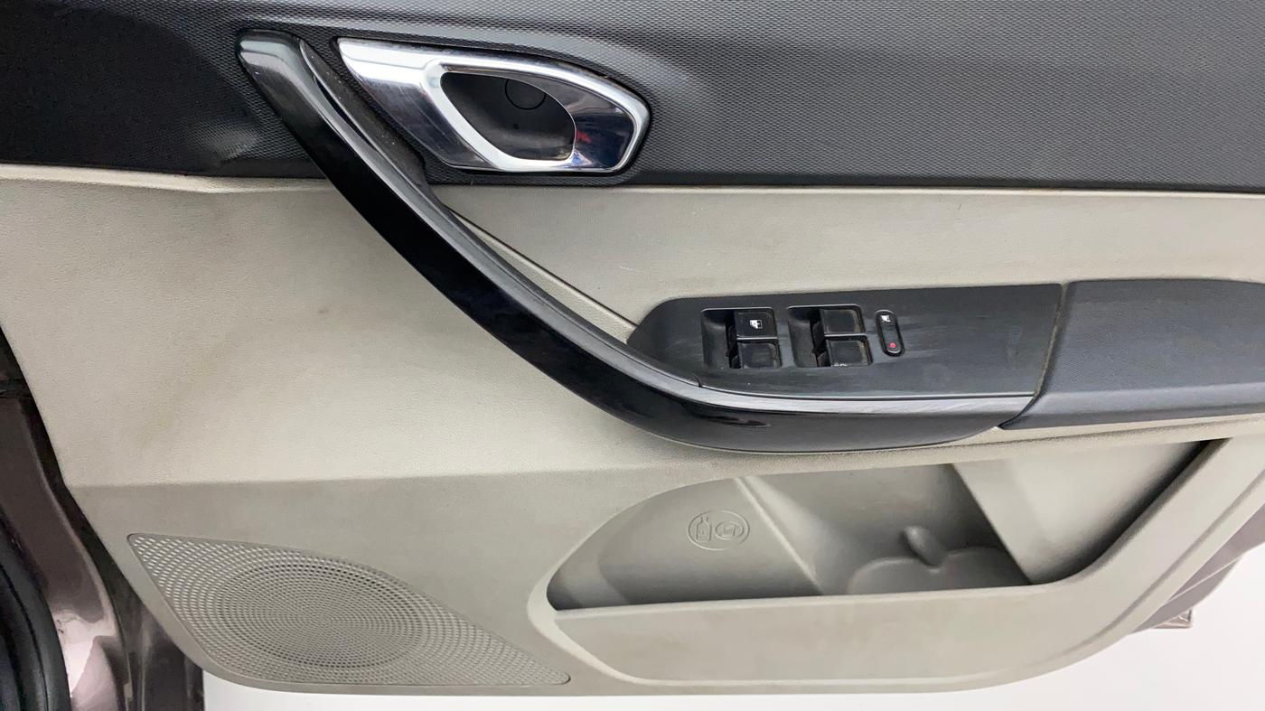 2018 Tata Tiago XZ PETROL, Petrol, Manual, 74,190 km, Driver Side Door Panels Control