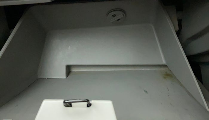 2018 Tata Tiago XZ PETROL, Petrol, Manual, 74,190 km, Cooled Glove Box