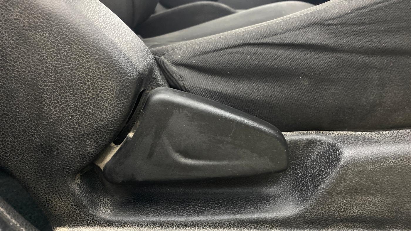 2022 Renault Kwid RXT 1.0 AMT, Petrol, Automatic, 18,693 km, Driver Side Adjustment Panel