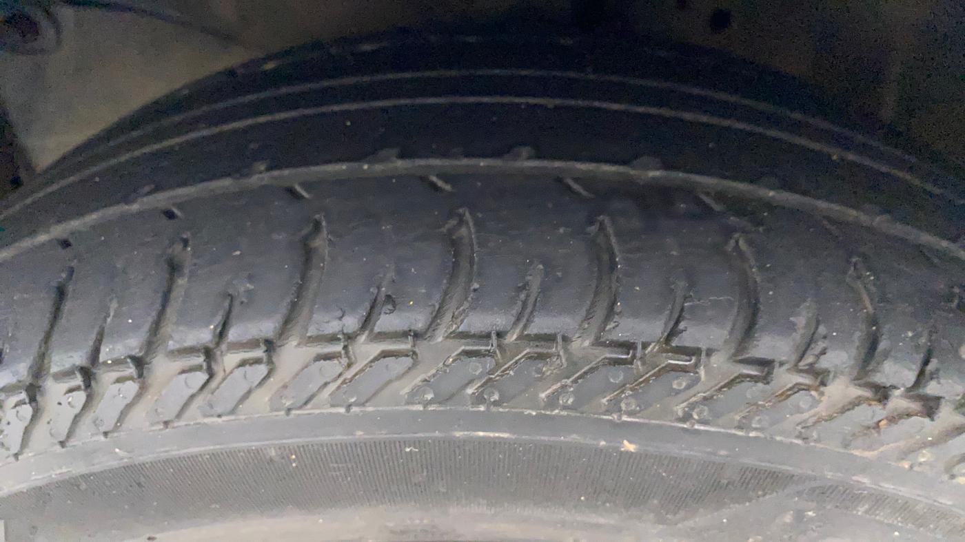 2014 Honda Amaze 1.2L I-VTEC EX, Petrol, Manual, 68,252 km, Left Front Tyre Tread