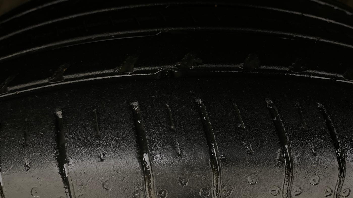 2023 Hyundai VENUE SX 1.2 PETROL, Petrol, Manual, 15,640 km, Left Front Tyre Tread