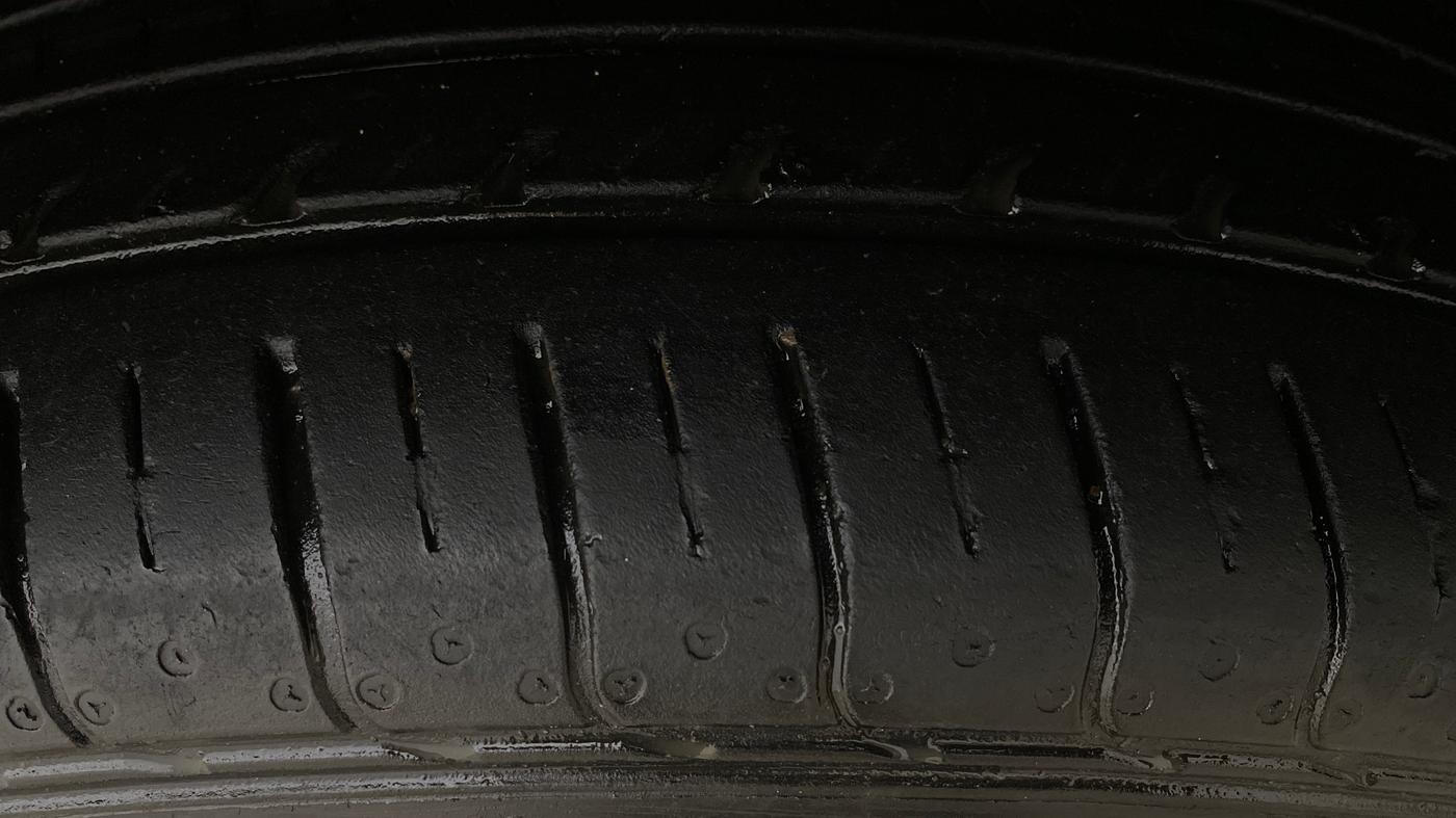 2023 Hyundai VENUE SX 1.2 PETROL, Petrol, Manual, 15,640 km, Right Front Tyre Tread