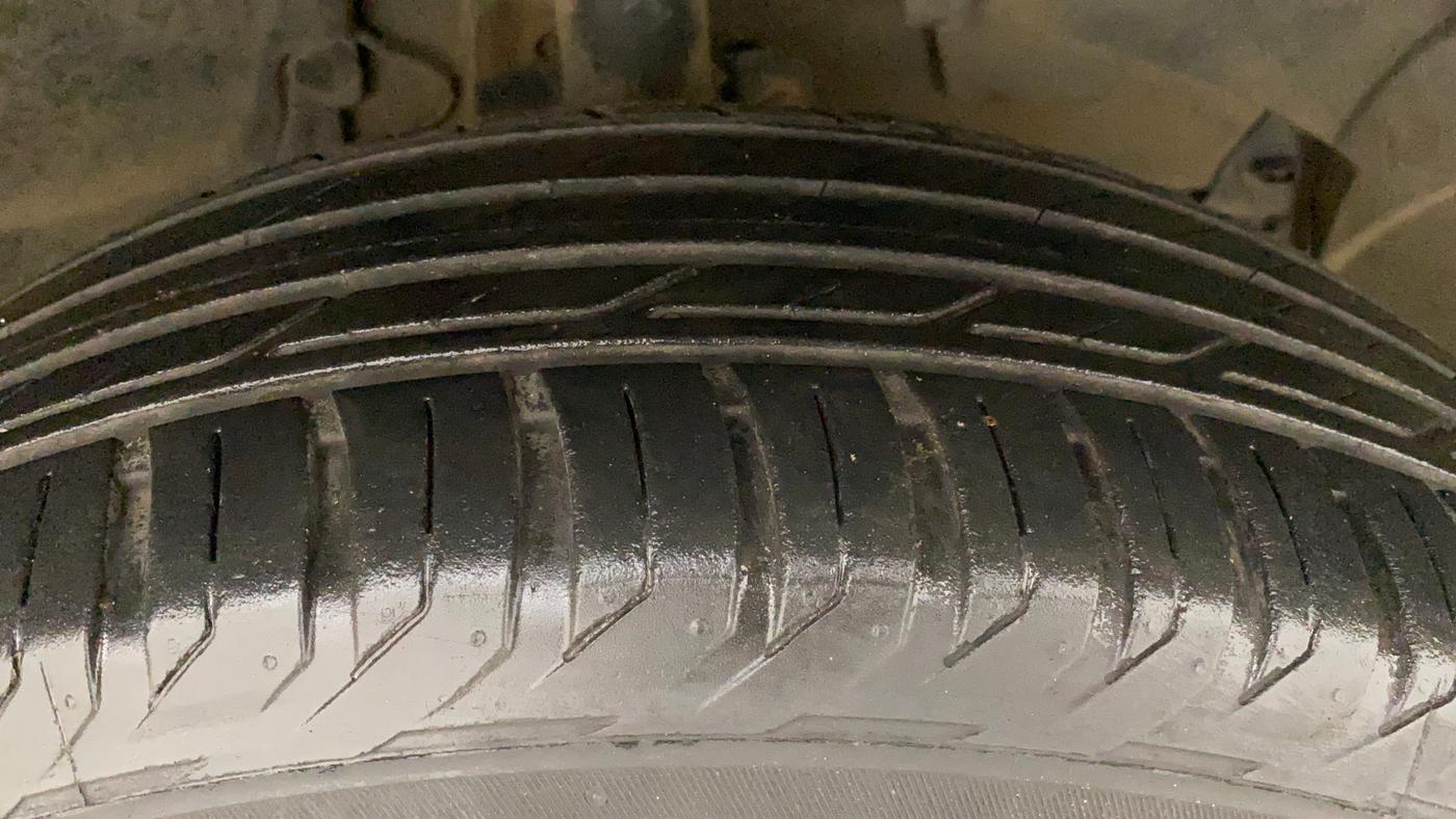 2016 Nissan Terrano XL (P), Petrol, Manual, 93,598 km, Right Front Tyre Tread