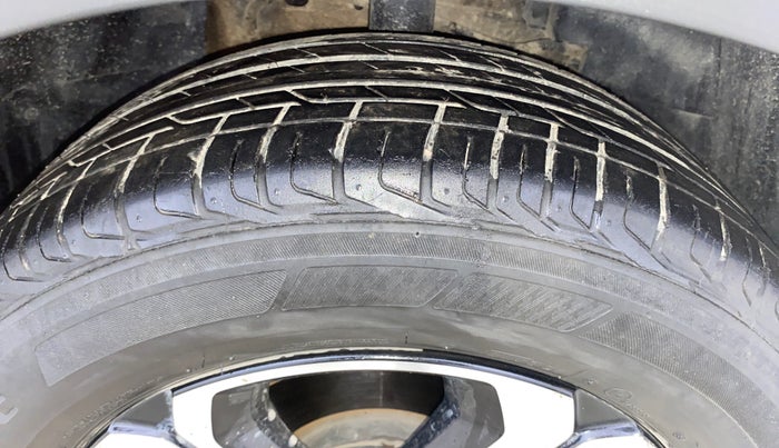 2022 Tata NEXON XZ PLUS SUNROOF DIESEL DUAL TONE, Diesel, Manual, 44,739 km, Right Front Tyre Tread