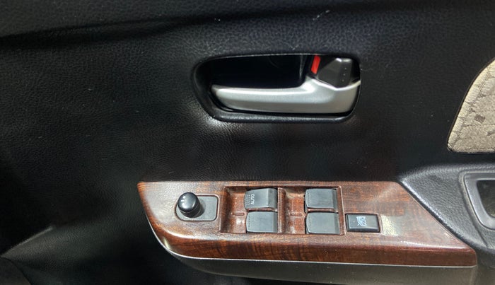 2018 Maruti Wagon R 1.0 VXI, Petrol, Manual, 20,664 km, Driver Side Door Panels Control