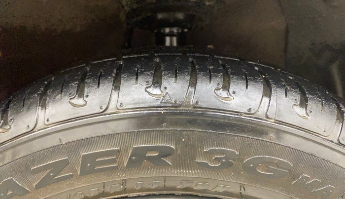 2016 Hyundai Grand i10 SPORTZ 1.2 KAPPA VTVT, Petrol, Manual, 28,348 km, Right Front Tyre Tread