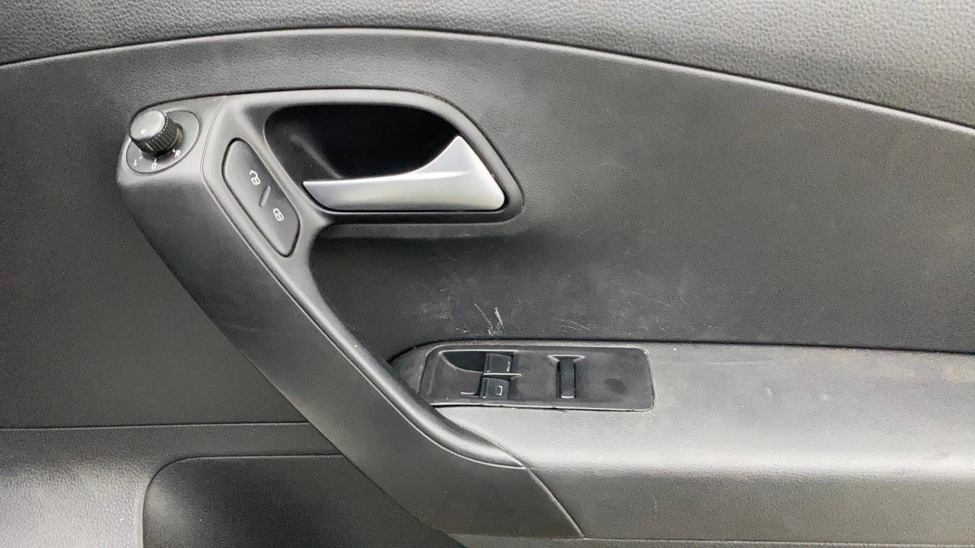 2019 Volkswagen Polo COMFORTLINE 1.0L MPI, Petrol, Manual, 46,320 km, Driver Side Door Panels Control