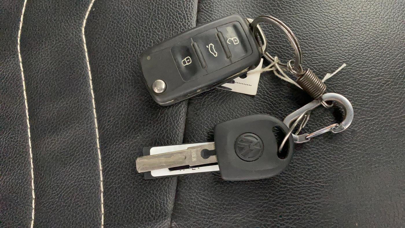 2019 Volkswagen Polo COMFORTLINE 1.0L MPI, Petrol, Manual, 46,320 km, Key Close Up