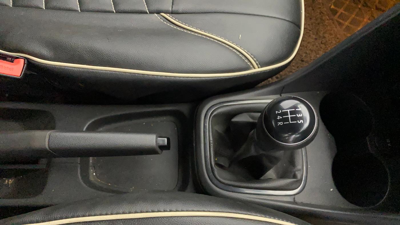 2019 Volkswagen Polo COMFORTLINE 1.0L MPI, Petrol, Manual, 46,320 km, Gear Lever
